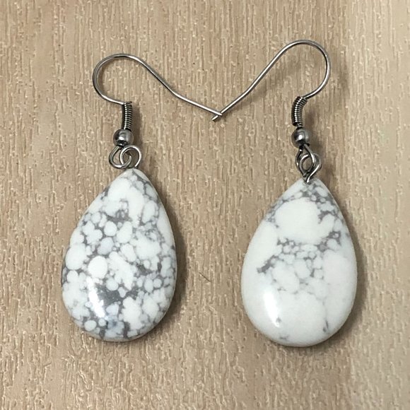 White Howlite Natural Stone Gemstone Handmade Drop Earrings - Picture 2 of 2